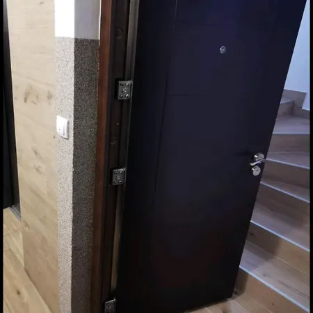 شقة Spacious & Attractive 600m-7minuta Hoda Od Centra, Mogucnost Za Parking-apartmani-nsmilos نوفي ساد